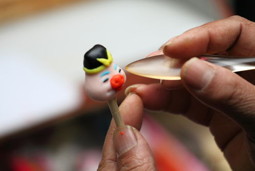 巧手塑形，憨态可掬——记面人猪八戒的制作